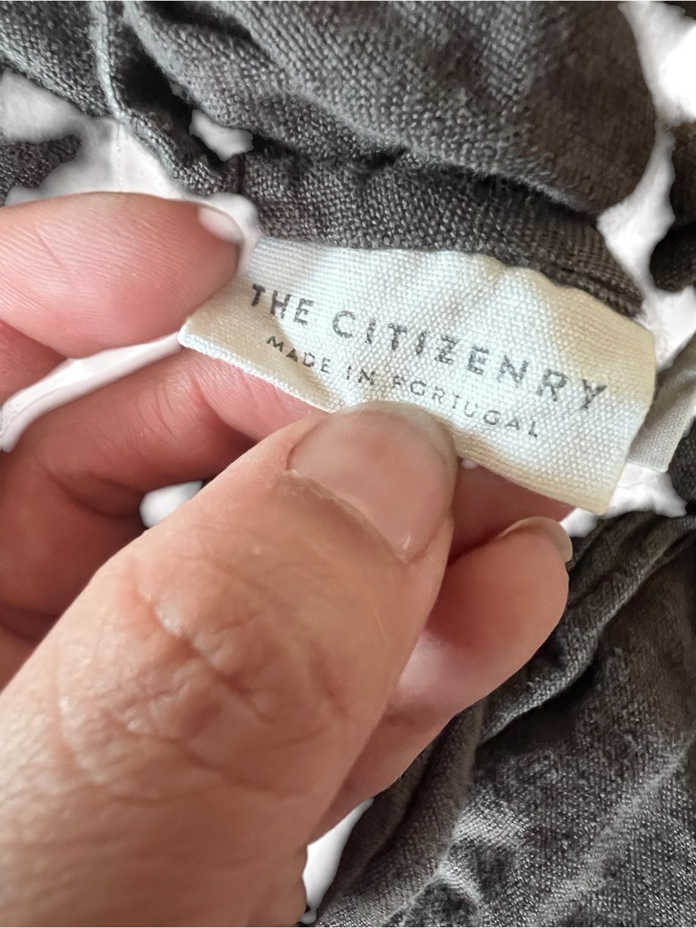 Pair of The Citizenry 100% French Linen Queen pillow shams - Picture 5 of 6